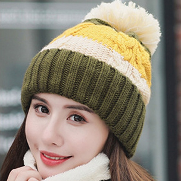 Winter Colorful Knit Pom Pom Hat with Neck Gaiter - Picture 4 of 6